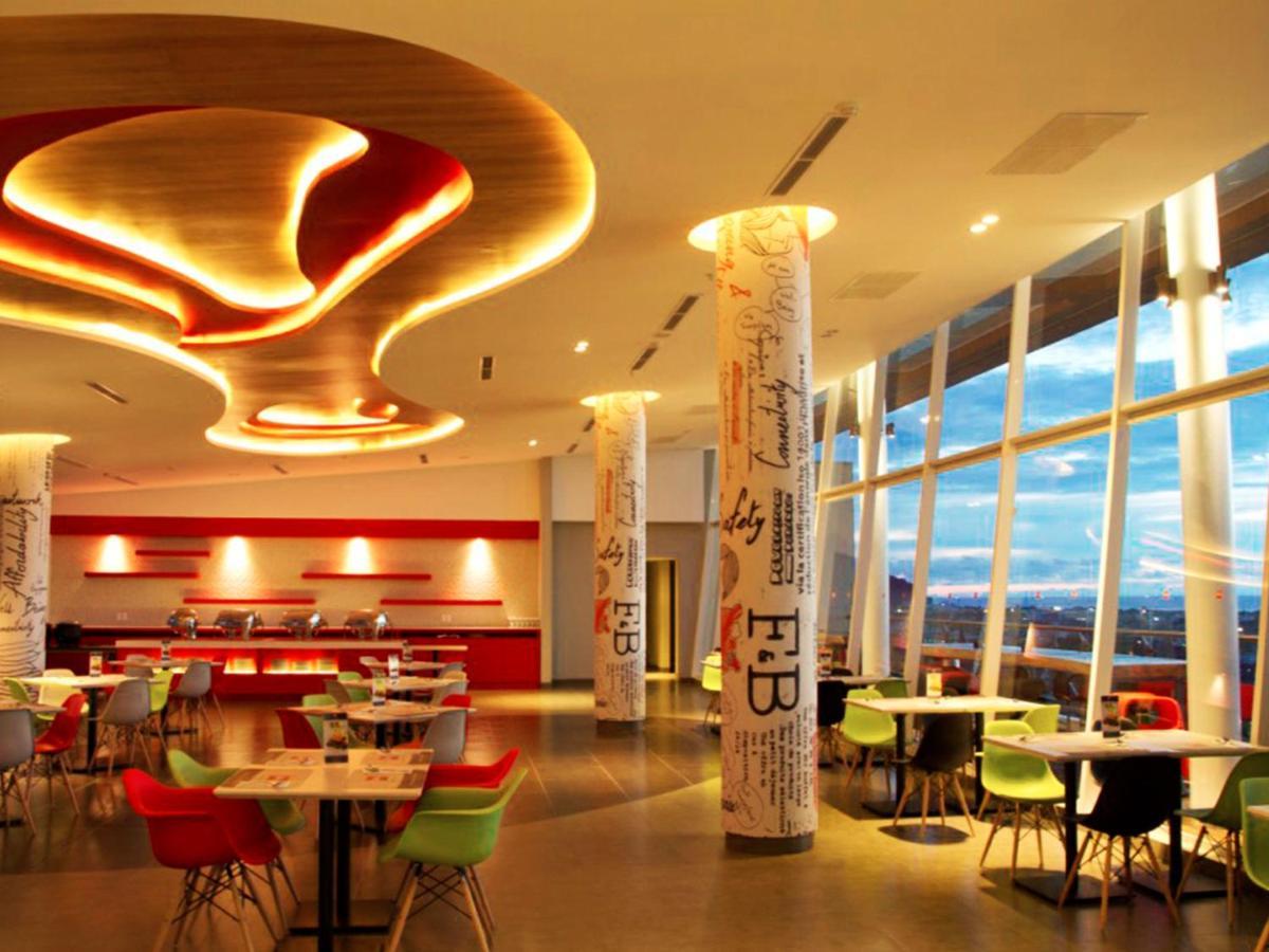 Готель Ibis Padang Екстер'єр фото