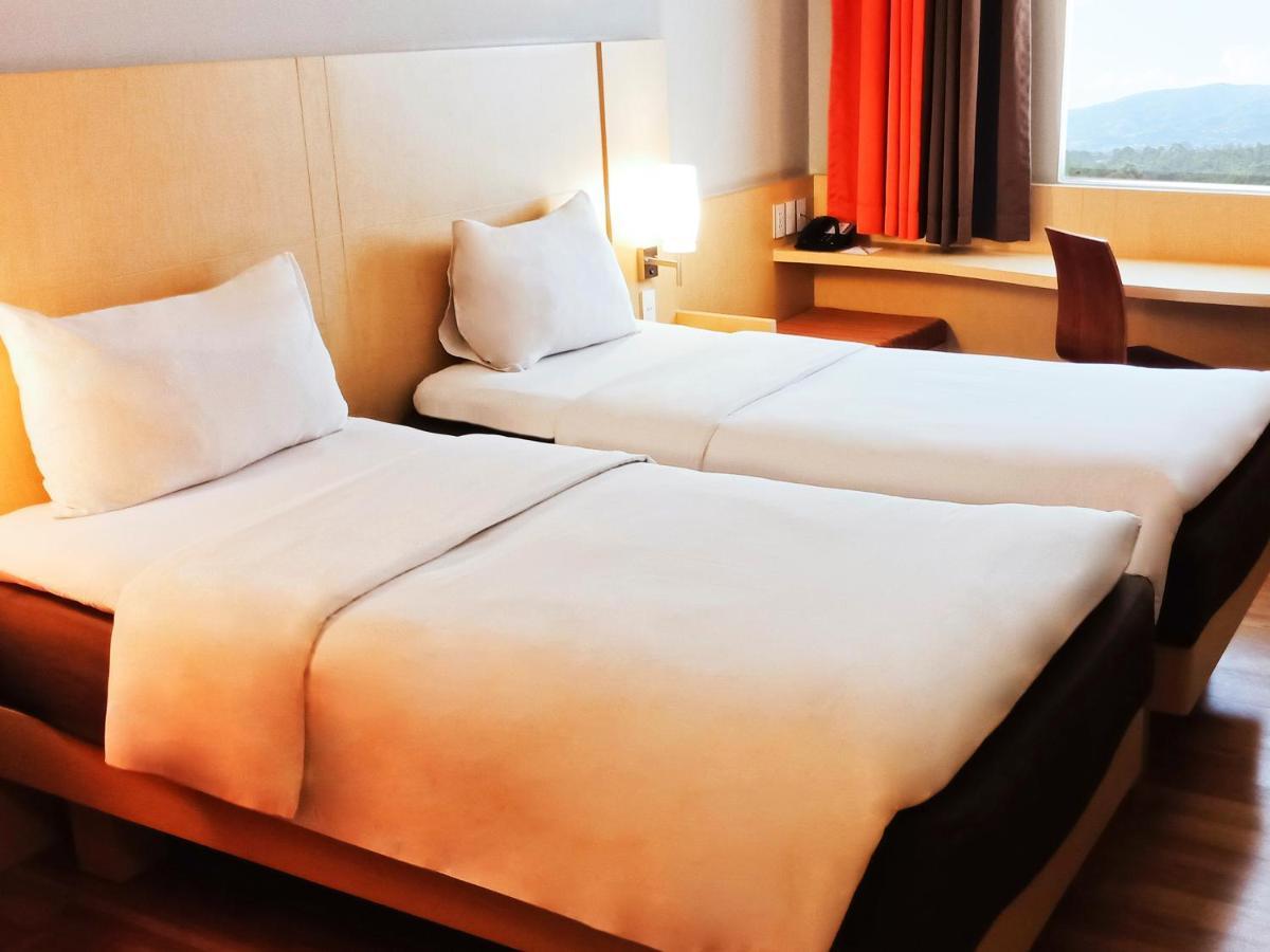 Готель Ibis Padang Екстер'єр фото