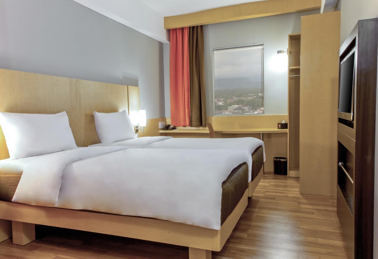 Готель Ibis Padang Екстер'єр фото