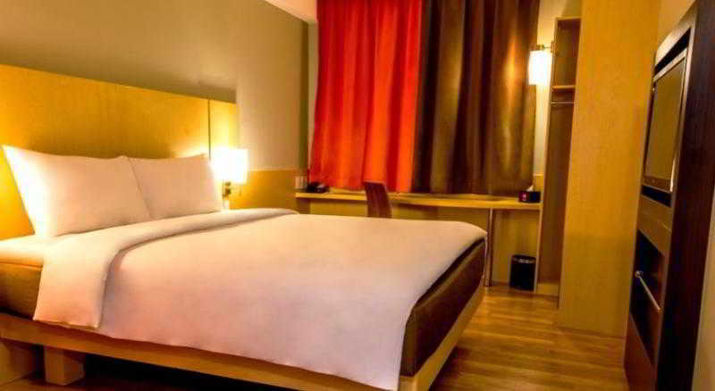 Готель Ibis Padang Екстер'єр фото